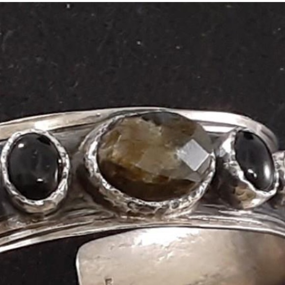 Peyote Bird Sterling cuff with labradorite, Onyx and pearl - Picture 6 of 6